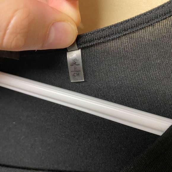 2/$30⚡️- SHIRT | Women’s Tahari shirt size small - Picture 5 of 5